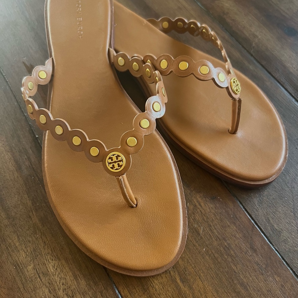 Tory Burch Benton Scalloped sandals size 8M